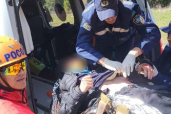 Двоих туристов спасли в горах в Алматы