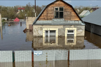 "Покиньте опасные зоны": что происходит в подтопленном пригороде Уральска