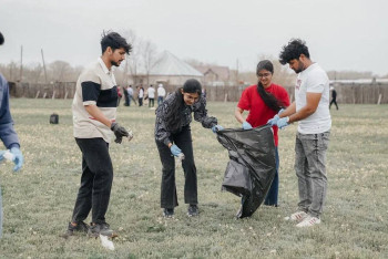 Иностранные студенты в Семее поддержали акцию "Таза Қазақстан"