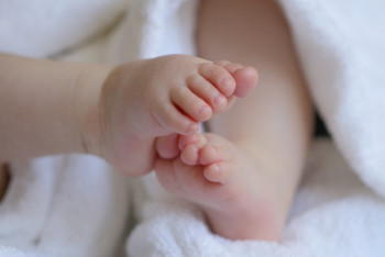 Сколько казахстанок старше 50 лет стали матерями в 2023 году