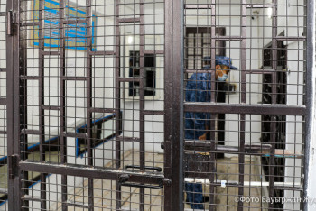 Напавший на жену при детях мужчина помещен в ИВС Актау