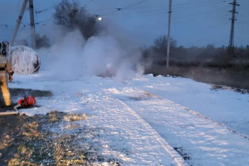 19 тонн жидкого битума вылилось на дорогу при ДТП Павлодаре