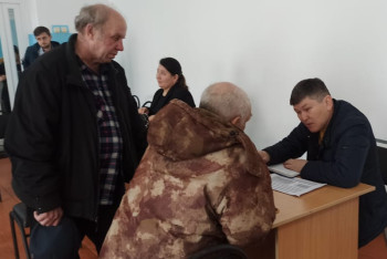 Фотография к новости: Члены общественных штабов проводят информационную работу с пострадавшими от паводков