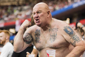 Футбольных фанатов оштрафовали в Алматы