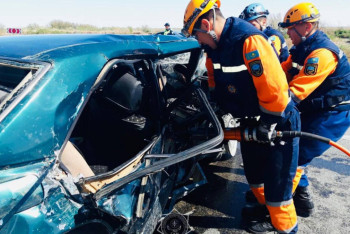 Двух женщин извлекли спасатели из покорёженных авто в Кызылординском  области