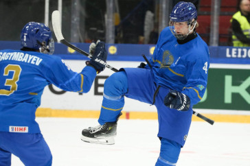 Фотография к новости: Историческая победа: казахстанцы одолели чехов на чемпионате мира по хоккею