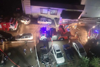 Десятки жильцов эвакуировали из дома при пожаре в Семее