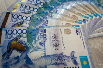 Хищение на более 130 млн тенге - бухгалтеры столичной школы перечисляли премии несуществующим работникам