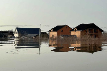 Фотография к новости: Порядка 3,5 тысяч домов уже обследованы – Шарлапаев о восстановлении жилья для подтопленцев