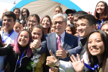 Фотография к новости: Токаев поздравил казахстанцев с Днём единства народа