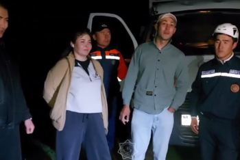 Трёх туристов спустили с горы спасатели в Туркестанской области