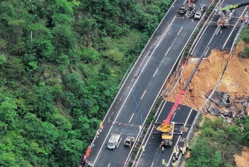 Обвал шоссе на юге Китая: 24 человека погибли, десятки пострадали