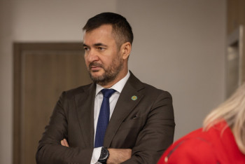 Фотография к новости: Отключал телефон и колошматил – сторона потерпевшего прокомментировала видео, снятые Бишимбаевым