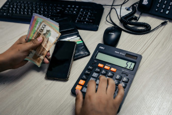 В Шымкенте и Туркестанской области снизили тарифы на электроэнергию для бизнеса