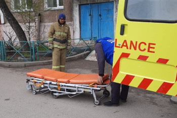 Пенсионерка получила перелом и сутки пролежала на полу в квартире в Щучинске