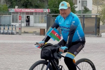 64-летний житель Актау отправился на велосипеде в Париж