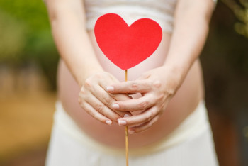 Более девяти тысяч акушерок ежегодно помогают 500 тысячам будущих мам в Казахстане