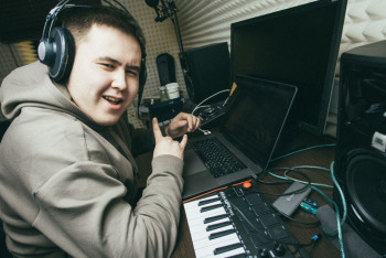 Фотография к новости: Imanbek принял участие в создании экшн-клипа для президентского оркестра