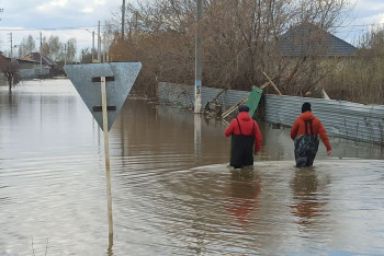 Фотография к новости: В затопленных сёлах и микрорайонах СКО откачивают воду