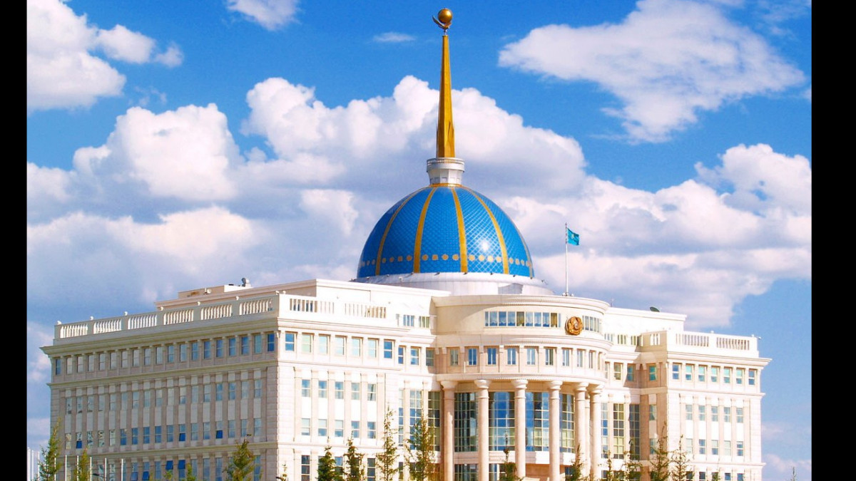 Президент подписал Указ о присвоении высших воинских и специальных званий, классных чинов