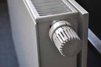 Из-за аномального холода в Москве возобновят подачу тепла в дома