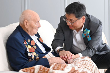 Ерболат Досаев побывал в гостях у ветеранов