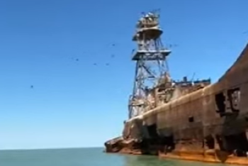 Видео с "кораблём-призраком" на Каспии набирает популярность в Сети