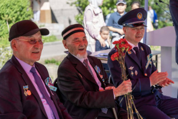 Парад во дворе ветерана ВОВ провели полицейские ВКО