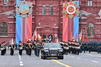 Фотография к новости: Президент Казахстана посетил военный парад по случаю Дня Победы