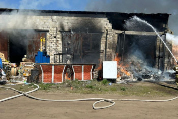 Склад с макулатурой загорелся в Костанайской области