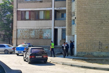 Мёртвую женщину обнаружили рядом с мусорными баками  в Актау