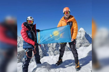 Впервые в истории казашка совершила восхождение на Эверест