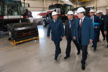 Фотография к новости: Олжас Бектенов заявил о необходимости придать серьёзный импульс в развитии сельхозмашиностроения