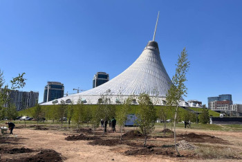 Фотография к новости: "Озеленим столицу вместе": Журналисты АО "Qazcontent" стали участниками эко-акции