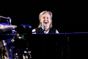 Фотография к новости: Пол Маккартни стал первым в Великобритании музыкантом-миллиардером