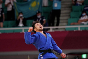 Елдос Сметов в ОАЭ одолел соперника из Южной Кореи