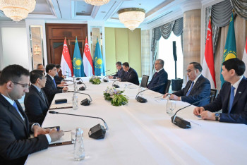 Токаев встретился с заместителем премьер-министра Сингапура