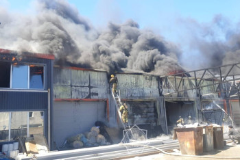 Крупный пожар на автомойке потушили в Кокшетау