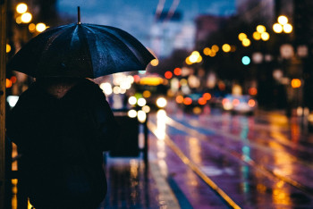 Штормовое предупреждение: дождь и снег снова обещают казахстанцам в понедельник