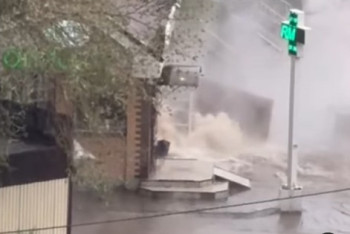 Фотография к новости: Фонтан кипятка забил из-под земли в Экибастузе