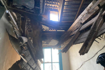 Кровля многоквартирного дома обрушилась в Атбасаре