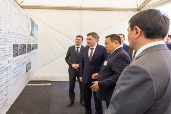 Фотография к новости: Олжас Бектенов проверил строительство "Комфортной школы" в Алматинской области