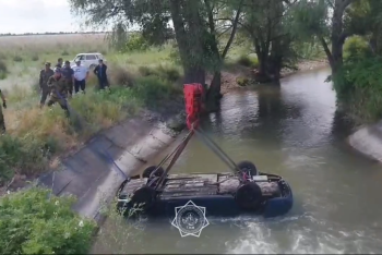 Легковушка съехала в канал в ВКО: погиб водитель