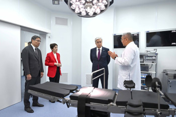 Фотография к новости: Токаев посетил Центр детской неотложной медицинской помощи