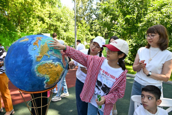 Виртуальные туры и ракеты: научные проекты представили на фестивале "БАЛАFEST" в Алматы