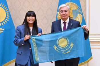 Первая казашка покорила Эверест: Президент принял альпинистку Анар Бурашеву