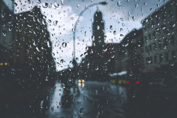 Дожди с грозами и усиление ветра обещают казахстанцам в воскресенье