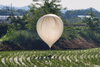 Воздушные шары с мусором и фекалиями отправила КНДР в Южную Корею