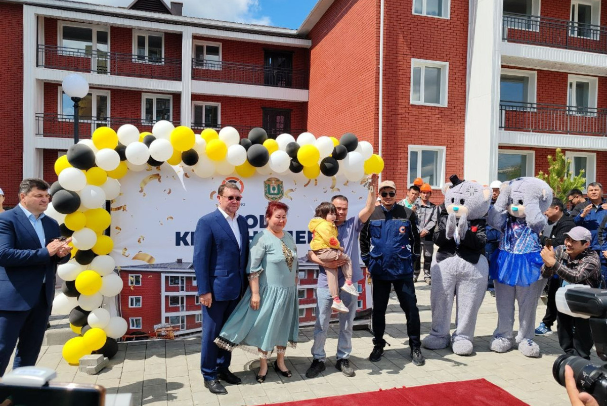 В Рудном 21 семья очередников получили квартиры