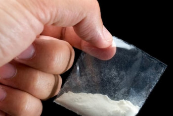 Столичная полиция пресекла перевозку крупной партии синтетических наркотиков